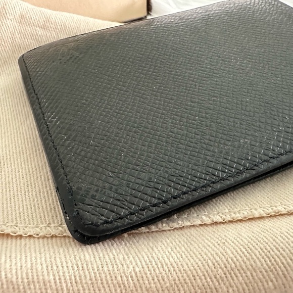 Authentic Louis Vuitton Taiga Leather Black Mens Wallet - Picture 5 of 15